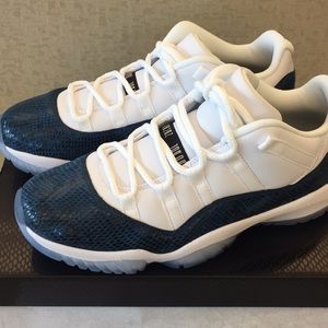 Jordan 11 low blue snakeskin